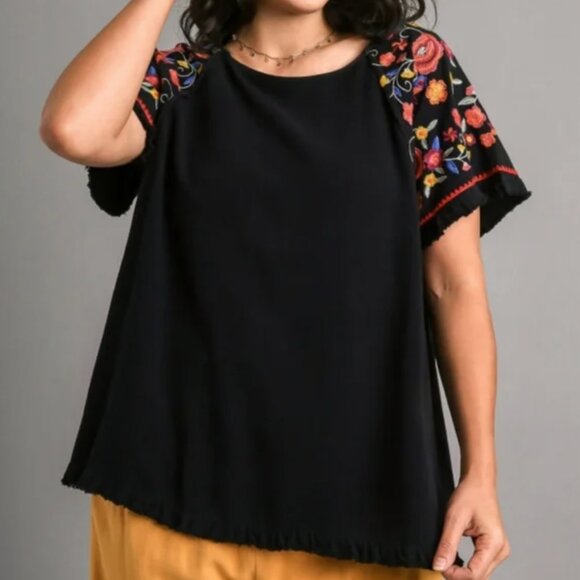 Umgee Embroidered Sleeve Frayed Ruffle Trim Tunic Top in Black Size 1X - Picture 1 of 7